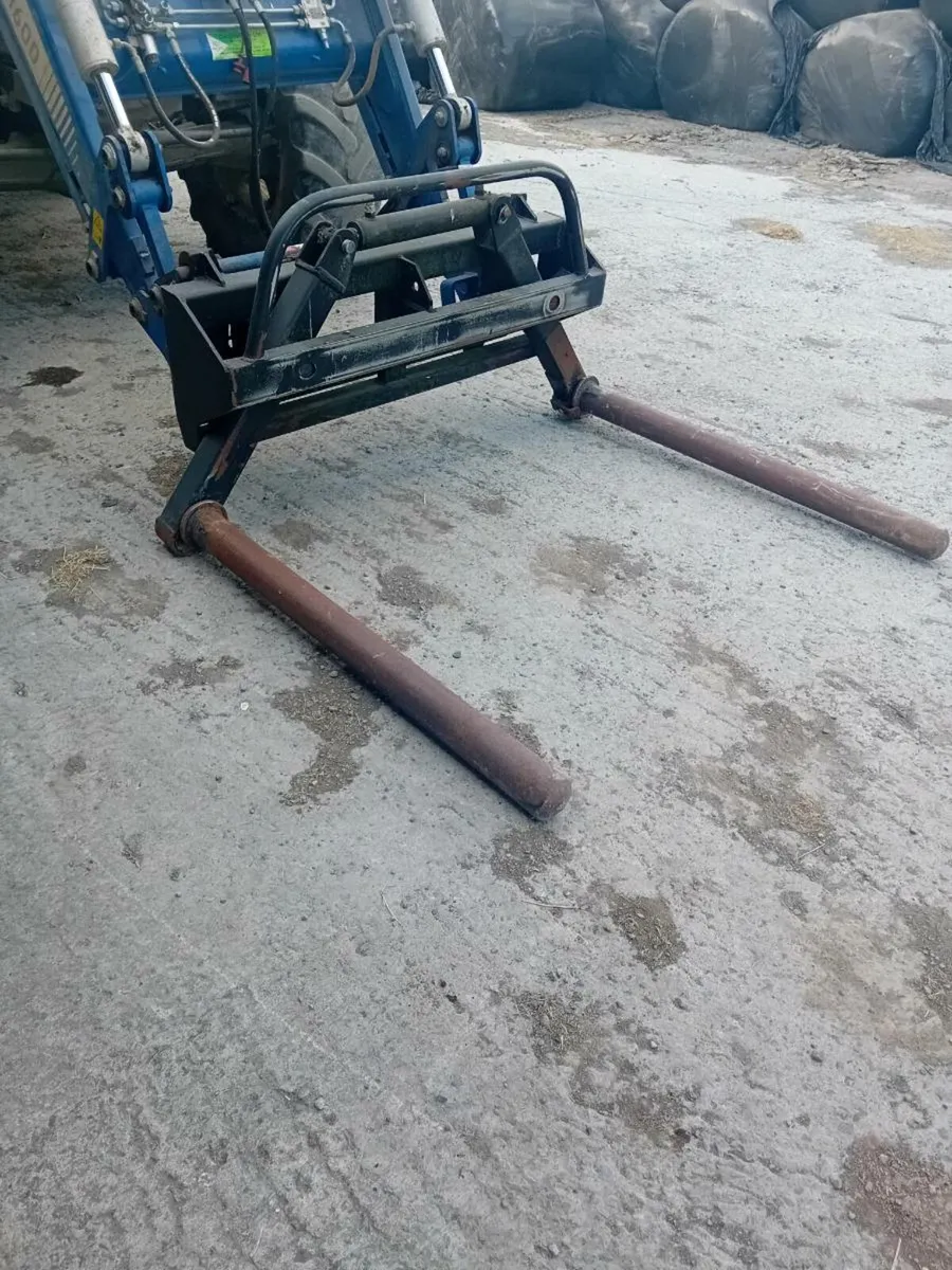 Bale handler and bale trailer - Image 2