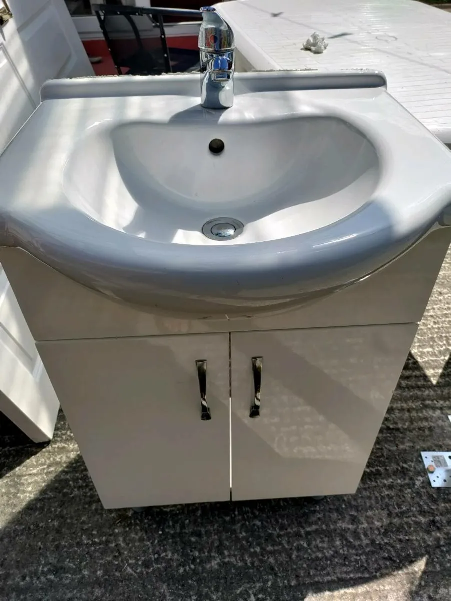 Sink with mixer - Image 1