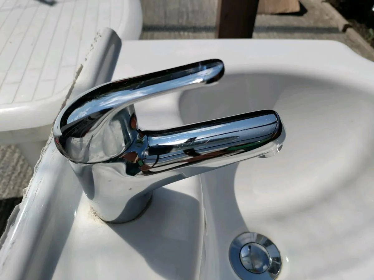 Sink with mixer - Image 2