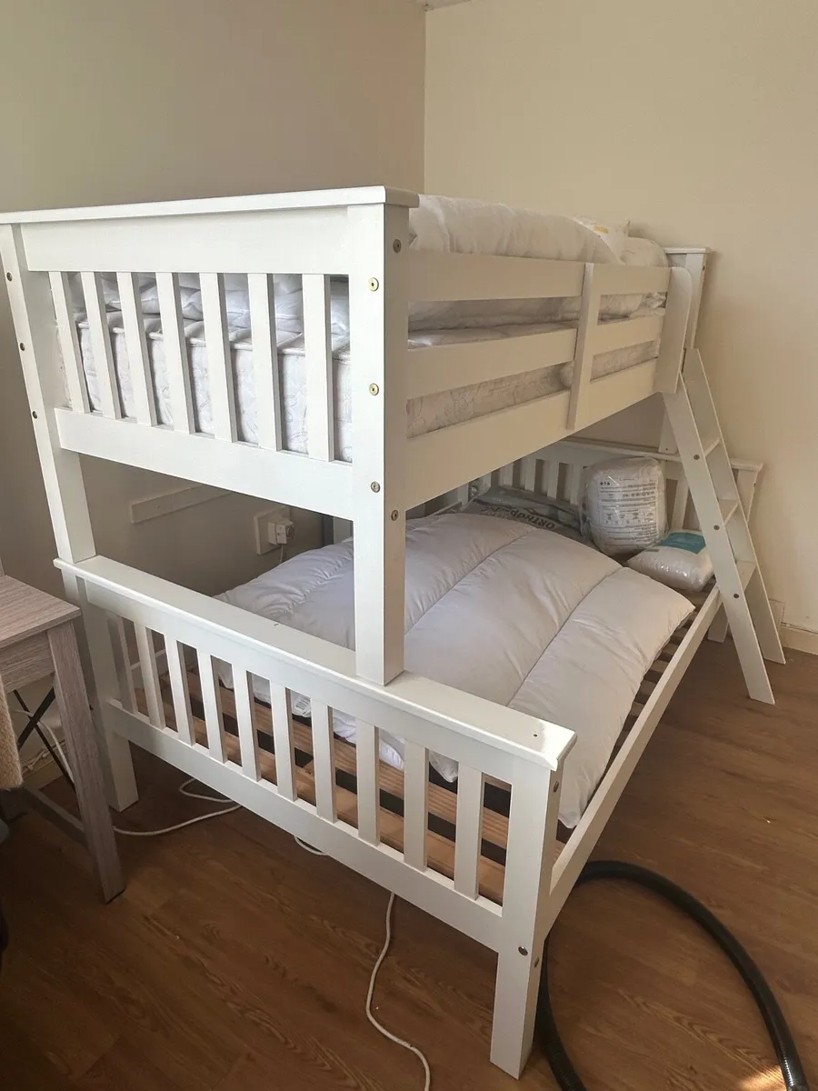 Bunk bed - Image 1