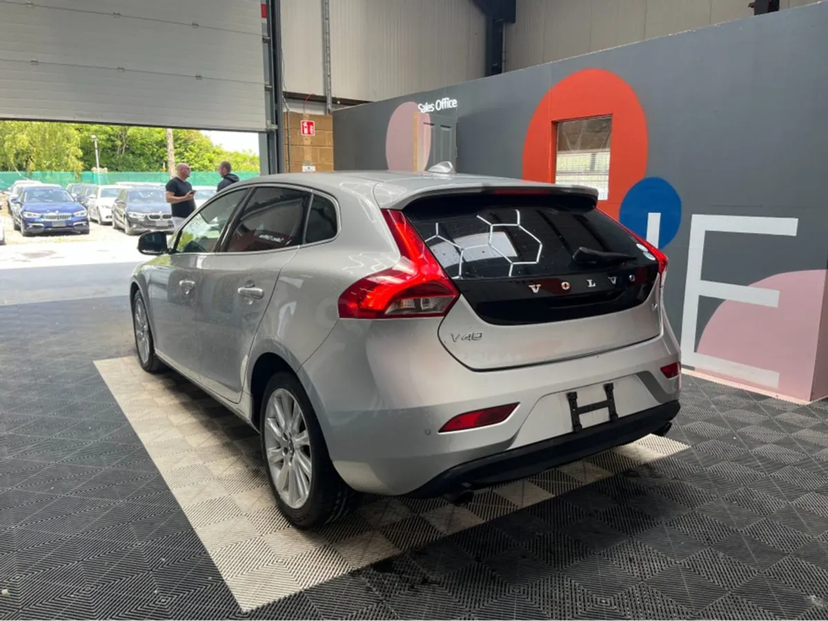 Volvo V40 Volvo V40 Automatic 1.6 Petrol / 81k KM - Image 4