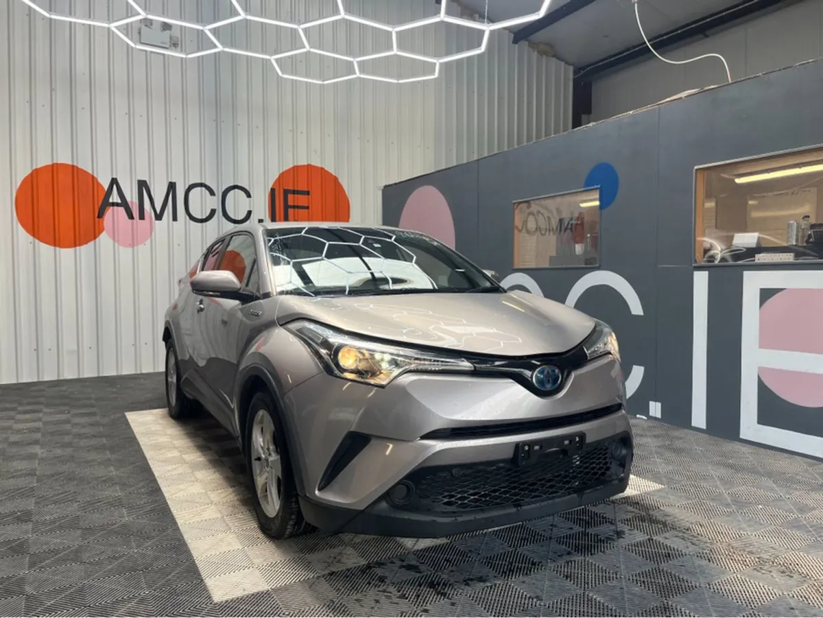 Toyota C-HR 1.8 Hyrbid / 44k KMs / Reverse Camera - Image 1