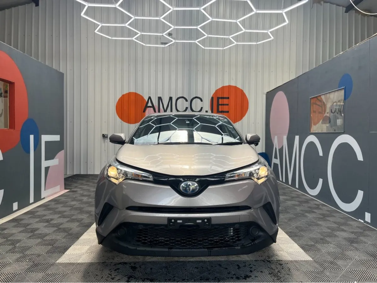 Toyota C-HR 1.8 Hyrbid / 44k KMs / Reverse Camera - Image 2