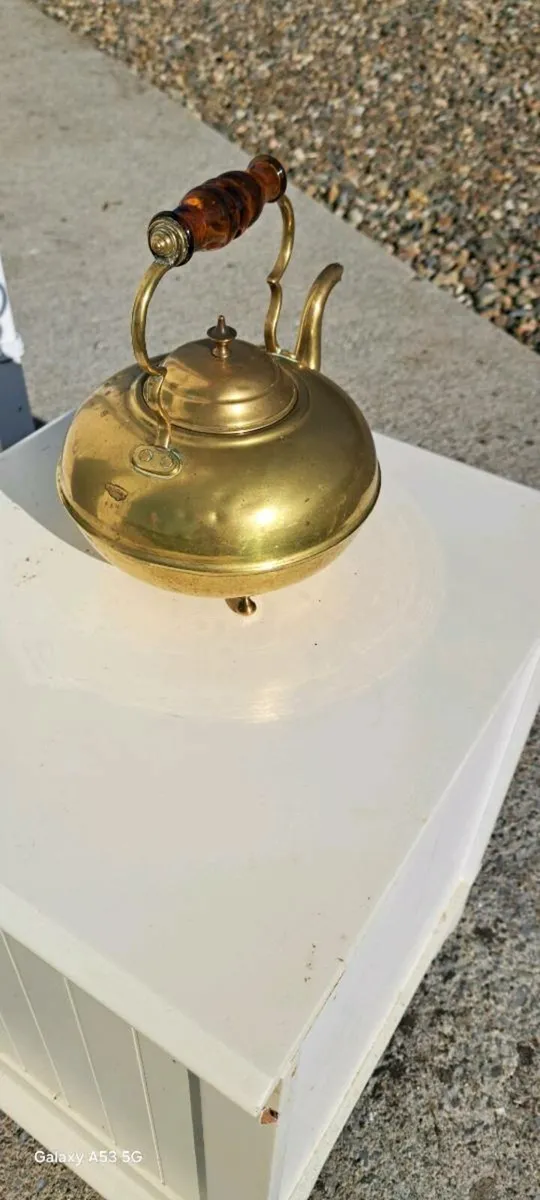 Old brass kettle - Image 2