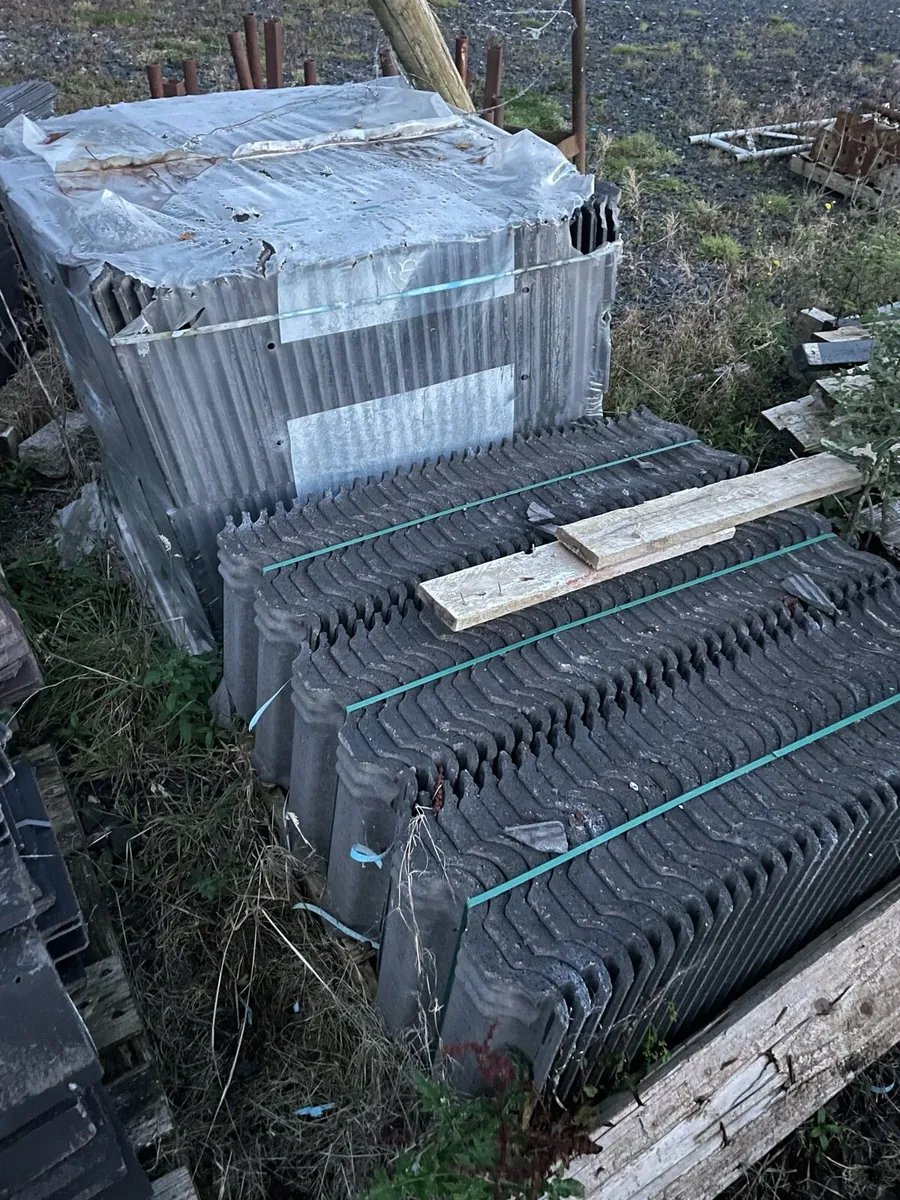 Derrie Roof tiles - Image 1