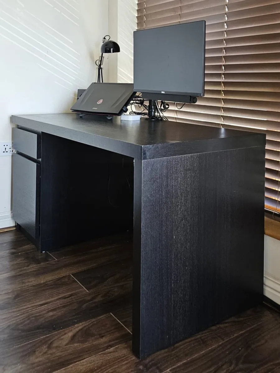 Ikea MALM desk 140x65x73 - Image 1