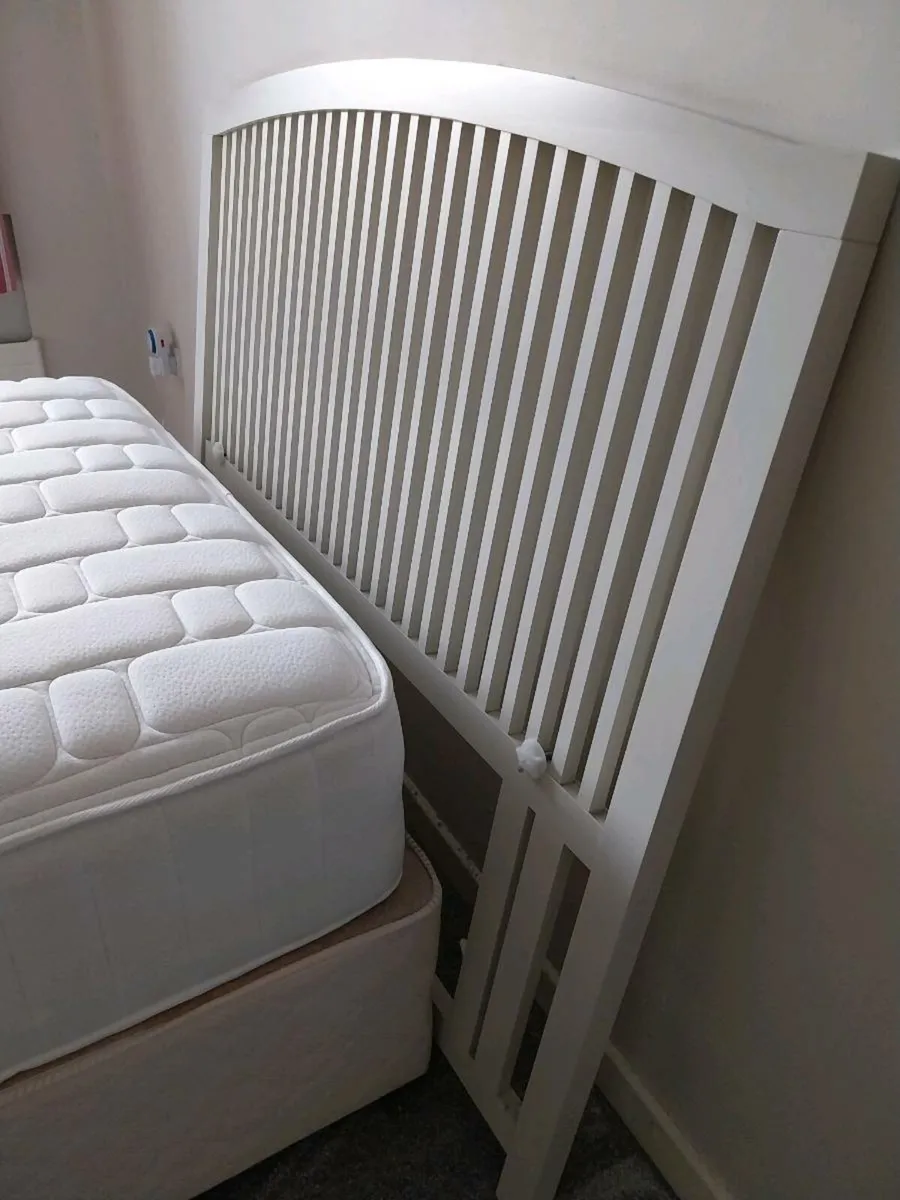 Double Beds and Single Beds - Image 1