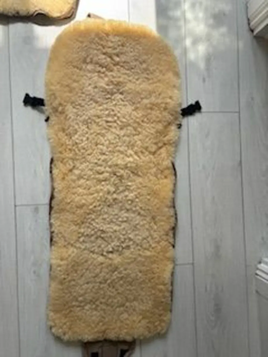 Fellhof  Premium Sheepskin Pram Footmuff - Image 3