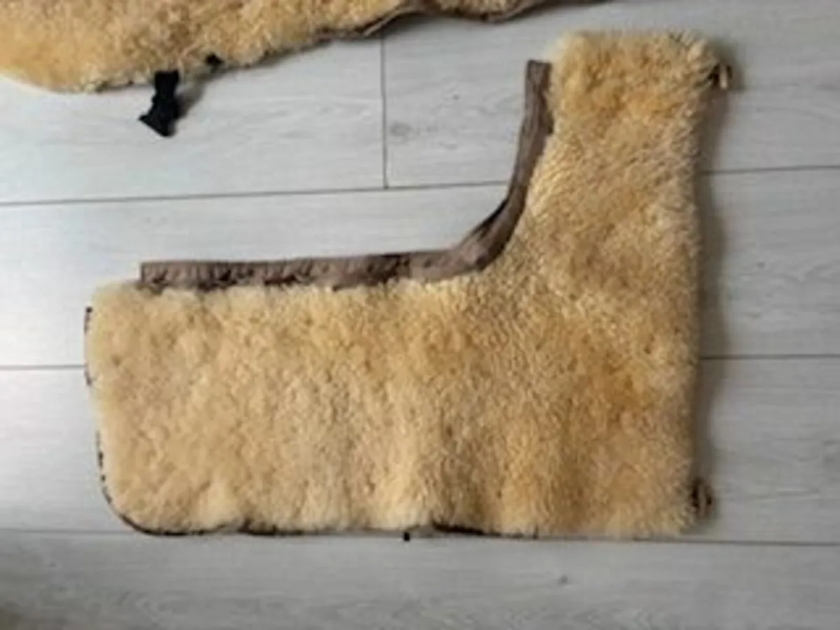 Fellhof  Premium Sheepskin Pram Footmuff - Image 4