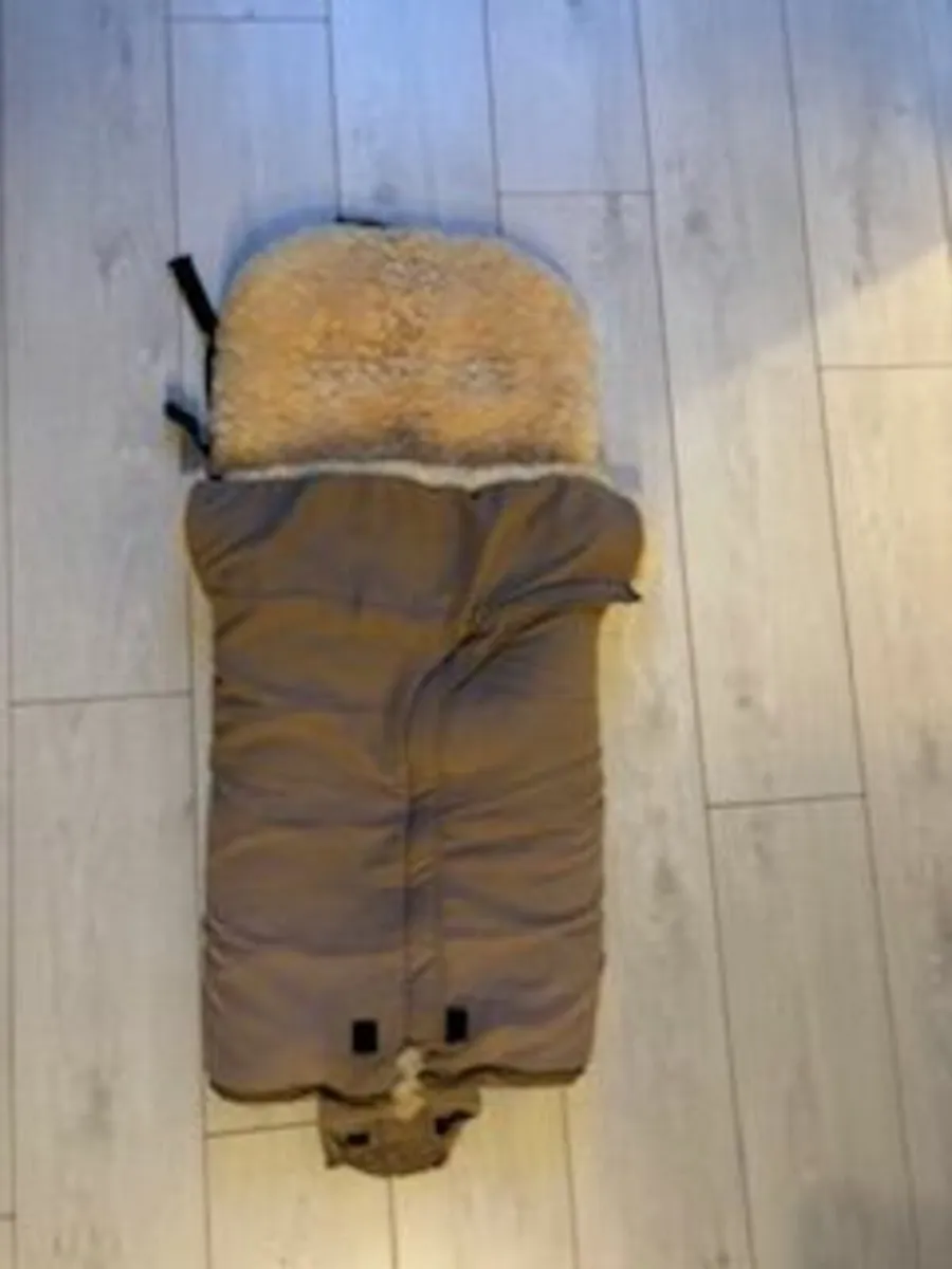 Fellhof  Premium Sheepskin Pram Footmuff - Image 1
