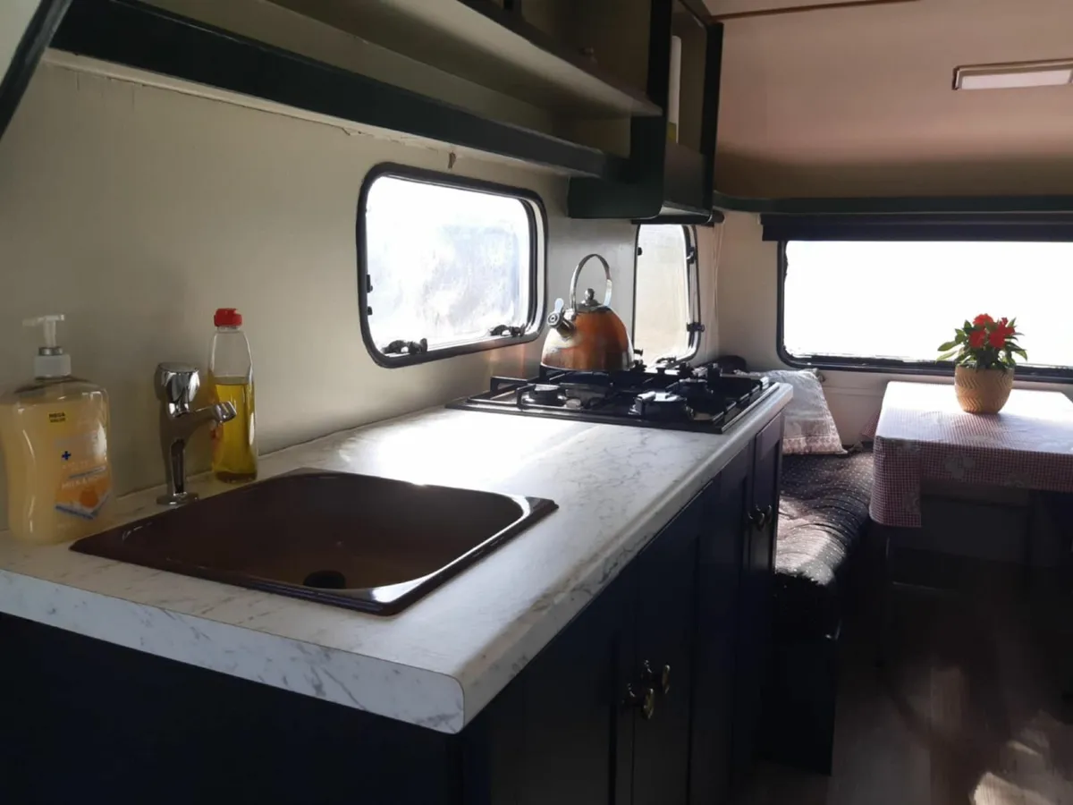 Caravan - Image 4