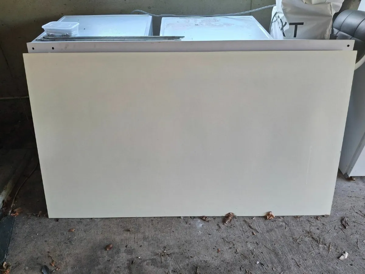Kitchen table for free - Image 1