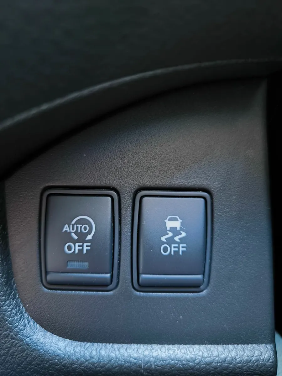 Nissan Serena 2015 2.0 8 SEAT Automatic Hybrid - Image 4