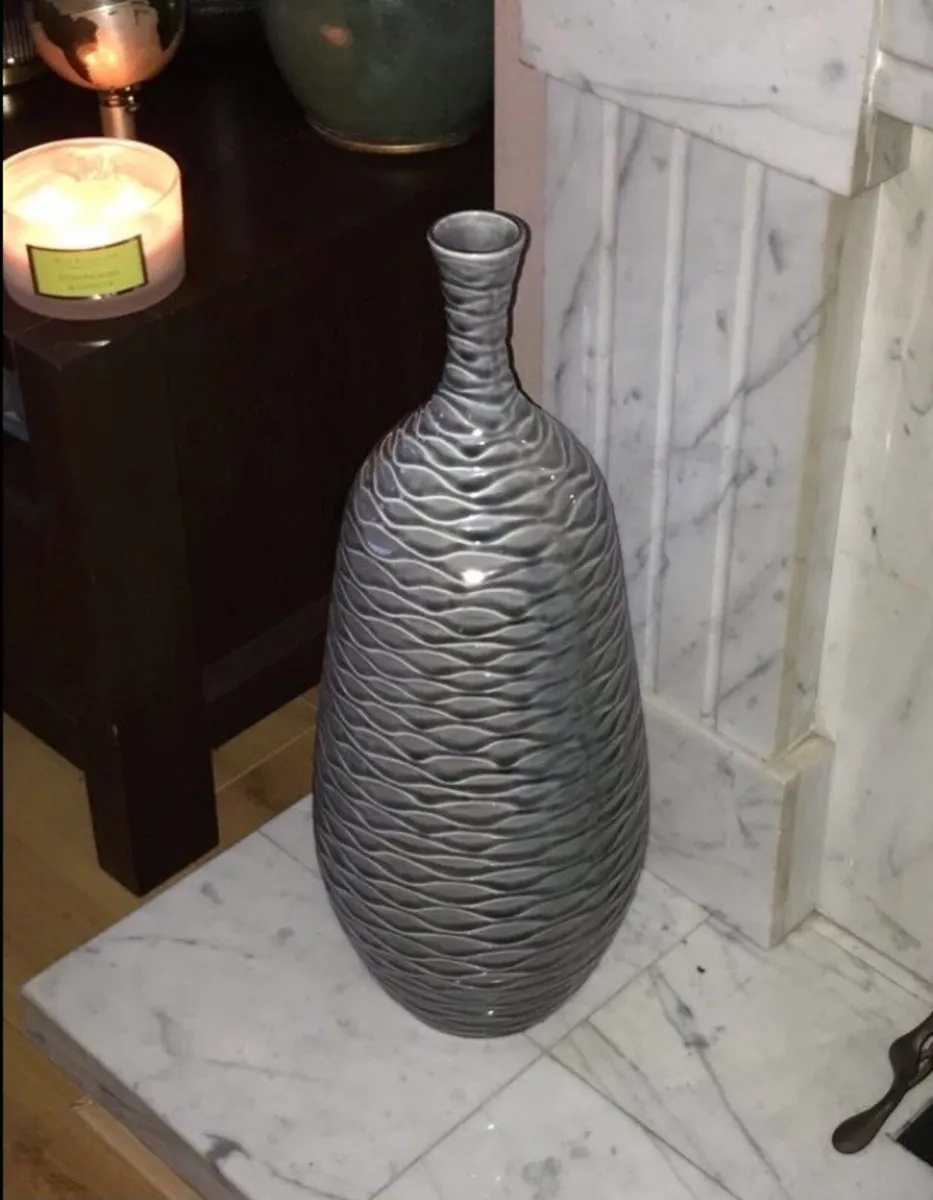 Kelly Hoppen studio piece 22” - Image 1