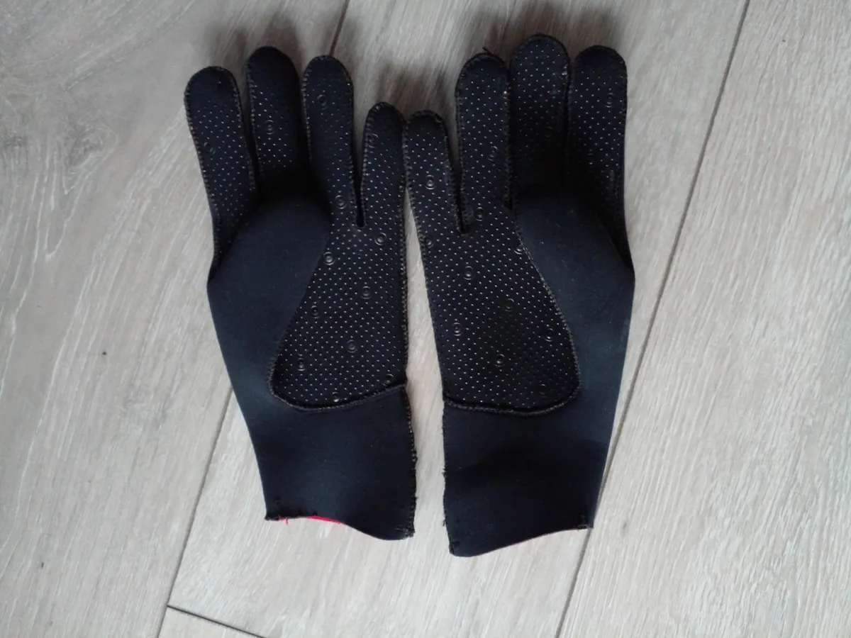 Cycling gloves - Image 1