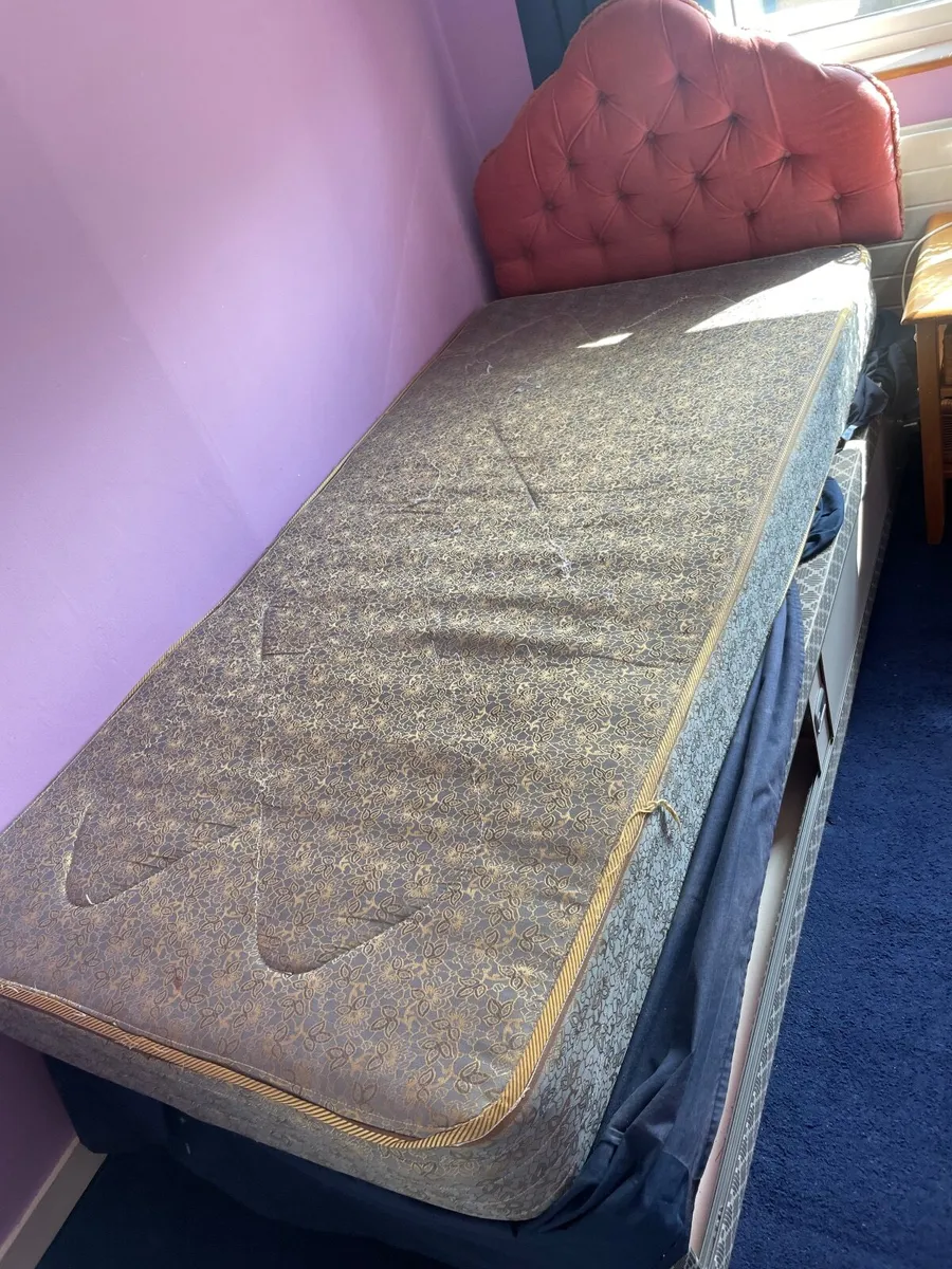 Single bed - Image 2