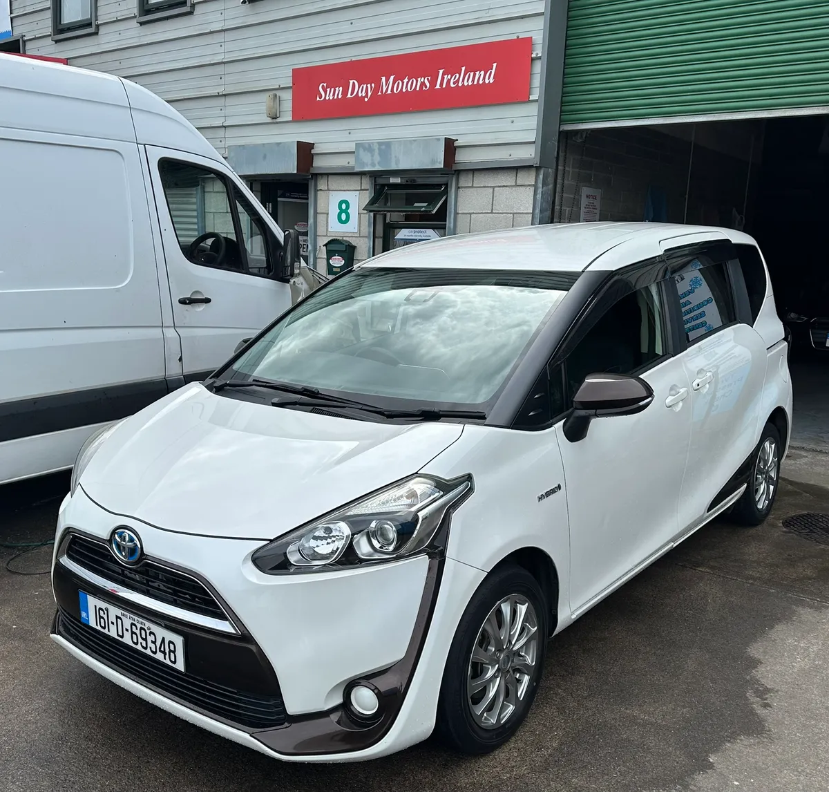 Automatic Toyota sienta 7 seats - Image 1
