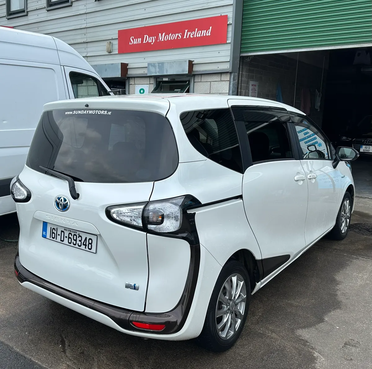 Automatic Toyota sienta 7 seats - Image 2