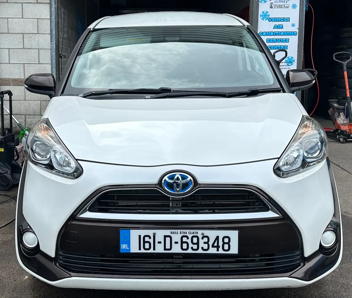 Automatic Toyota sienta 7 seats - Image 3