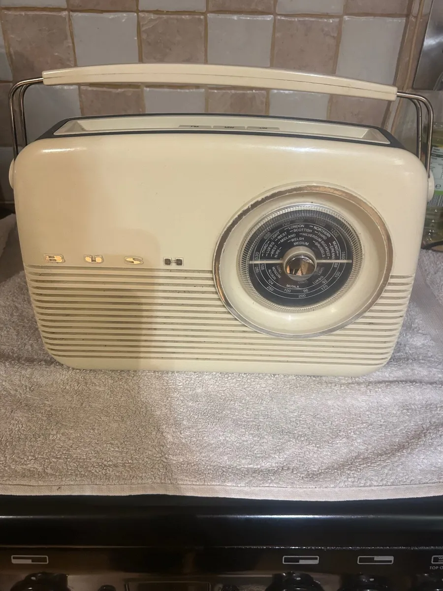 Bush radio - Image 3