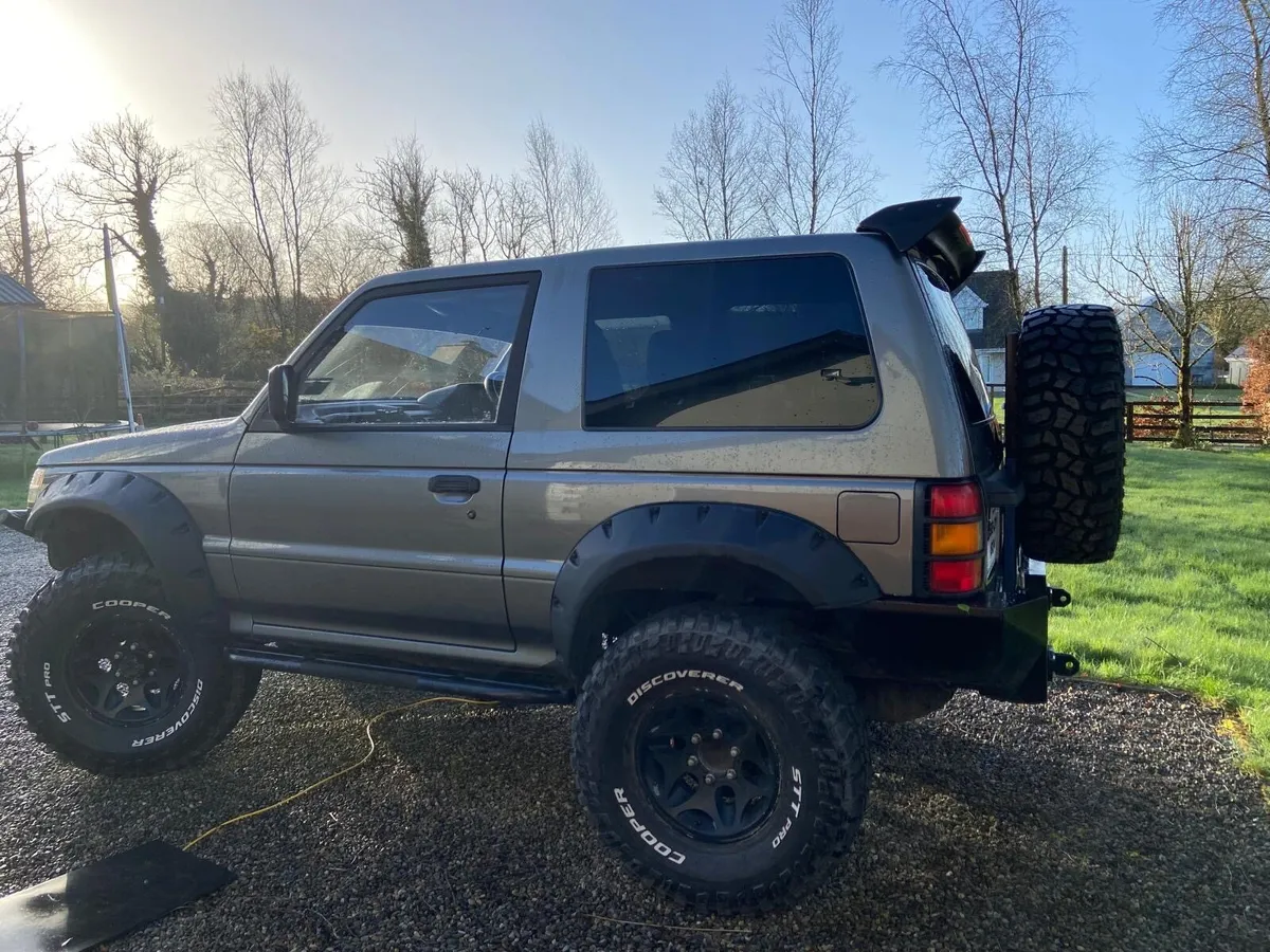 1992 Mitsubishi Pajero - Image 4
