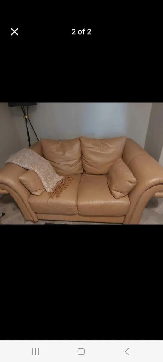 PIQUATTRO 3 AND 2 MATCHING LEATHER SOFAS - Image 1