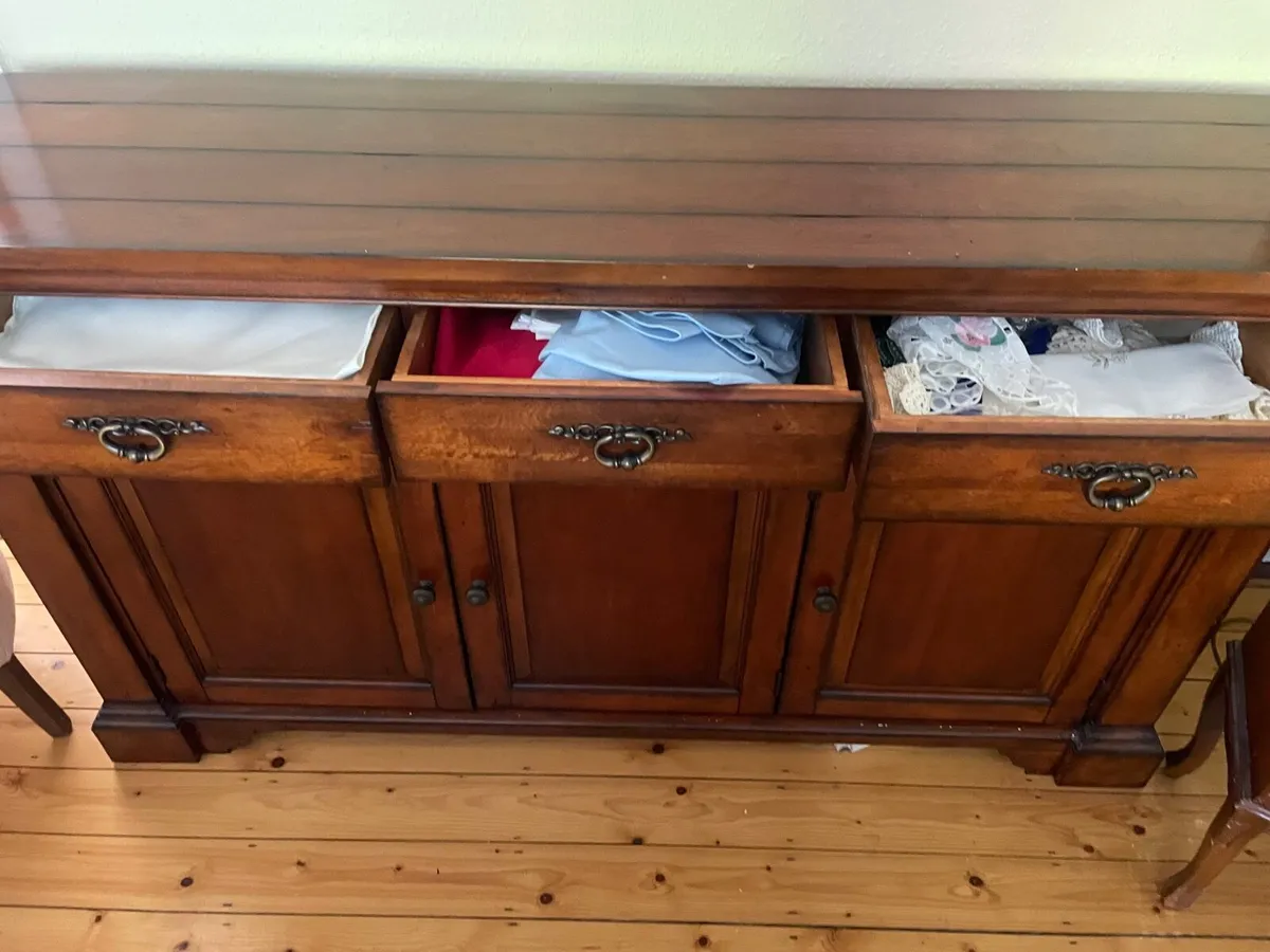 Dining table & sideboard - Image 1