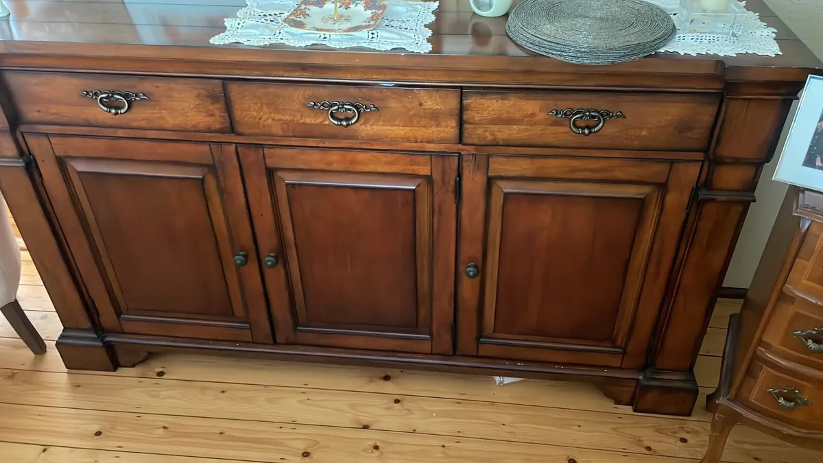 Dining table & sideboard - Image 3