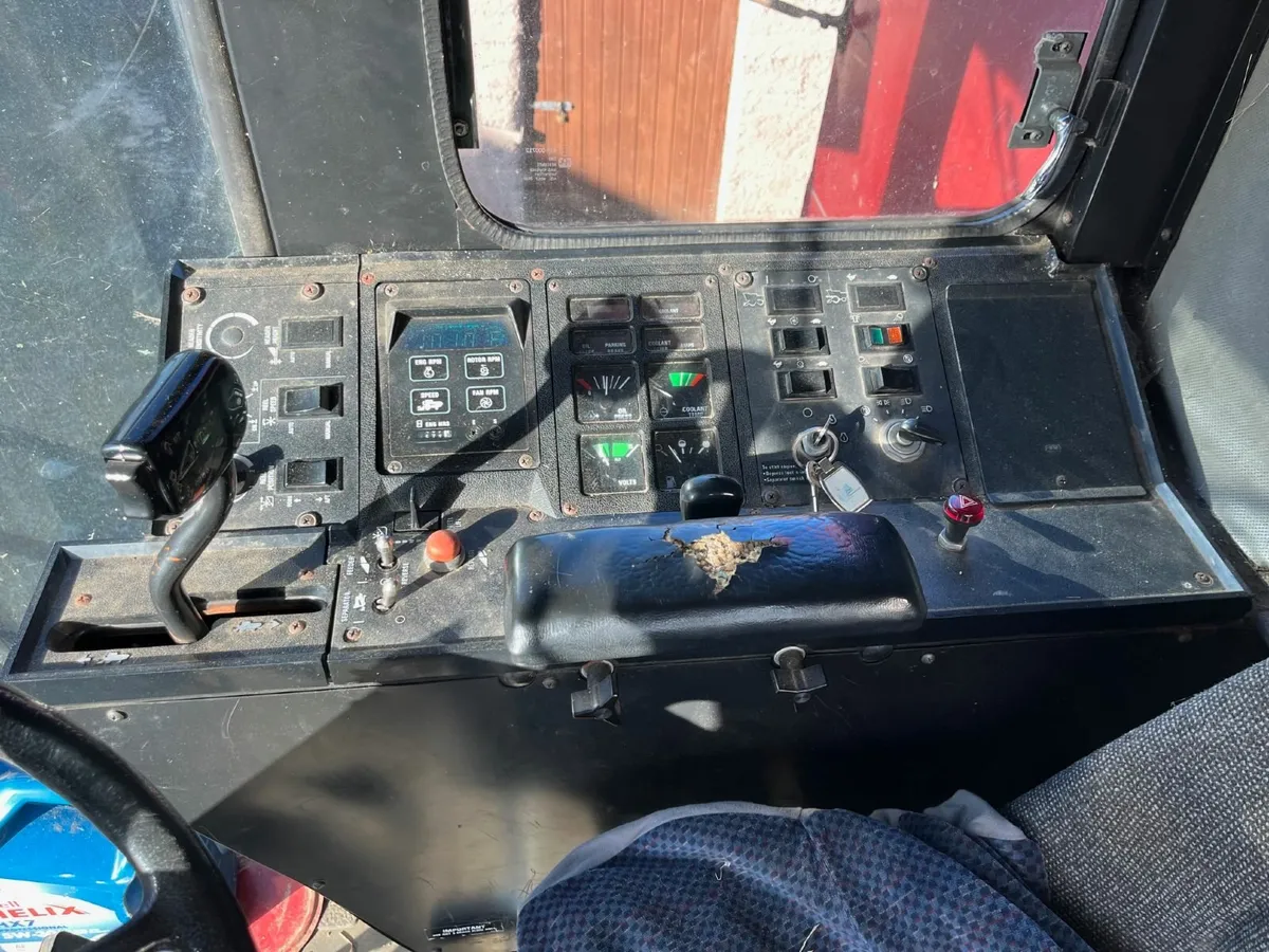 Case IH Axial Flow 1660 Combine - Image 2