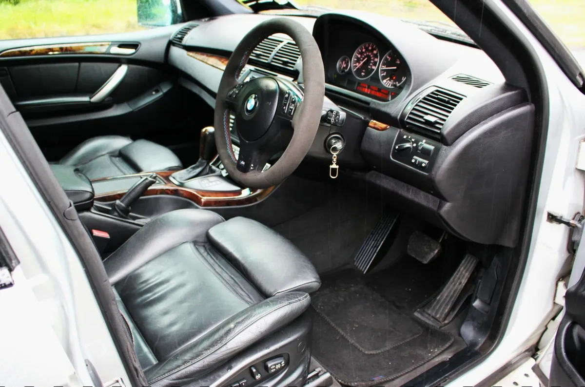 BMW X5 3.0i CREWCAB/ NEW DOE/MINT - Image 2