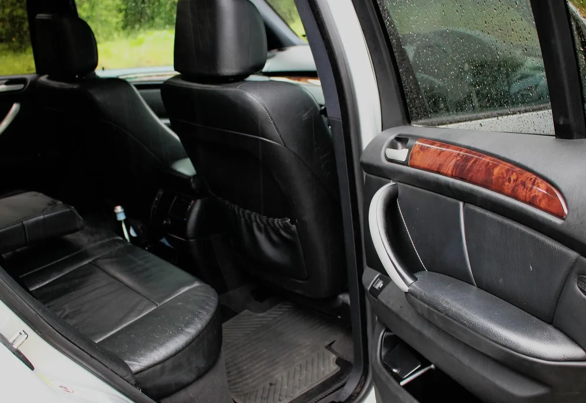 BMW X5 3.0i CREWCAB/ NEW DOE/MINT - Image 4