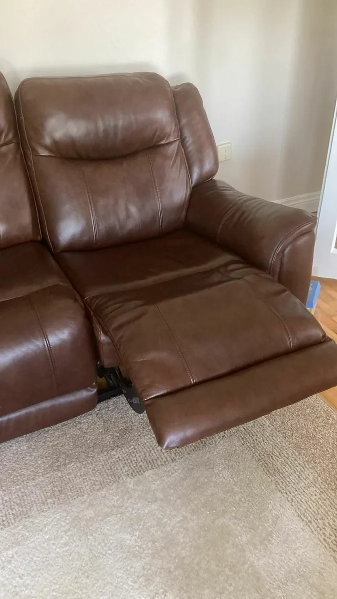 Donkey brown leather suite - Image 4