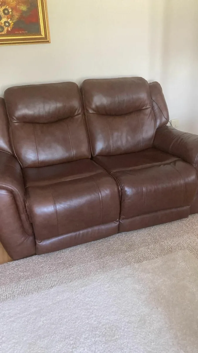 Donkey brown leather suite - Image 1