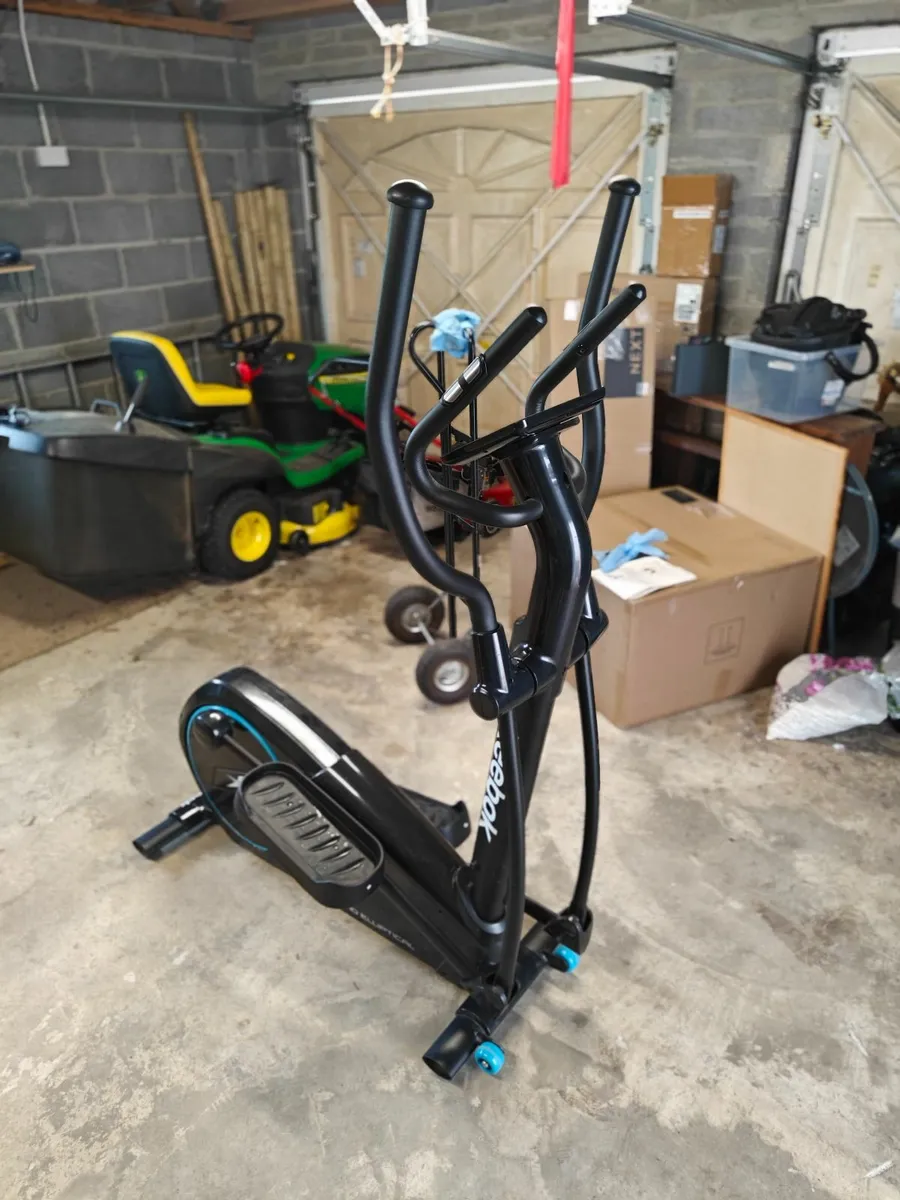 Reebok ZR10 electronic cross trainer - Image 2