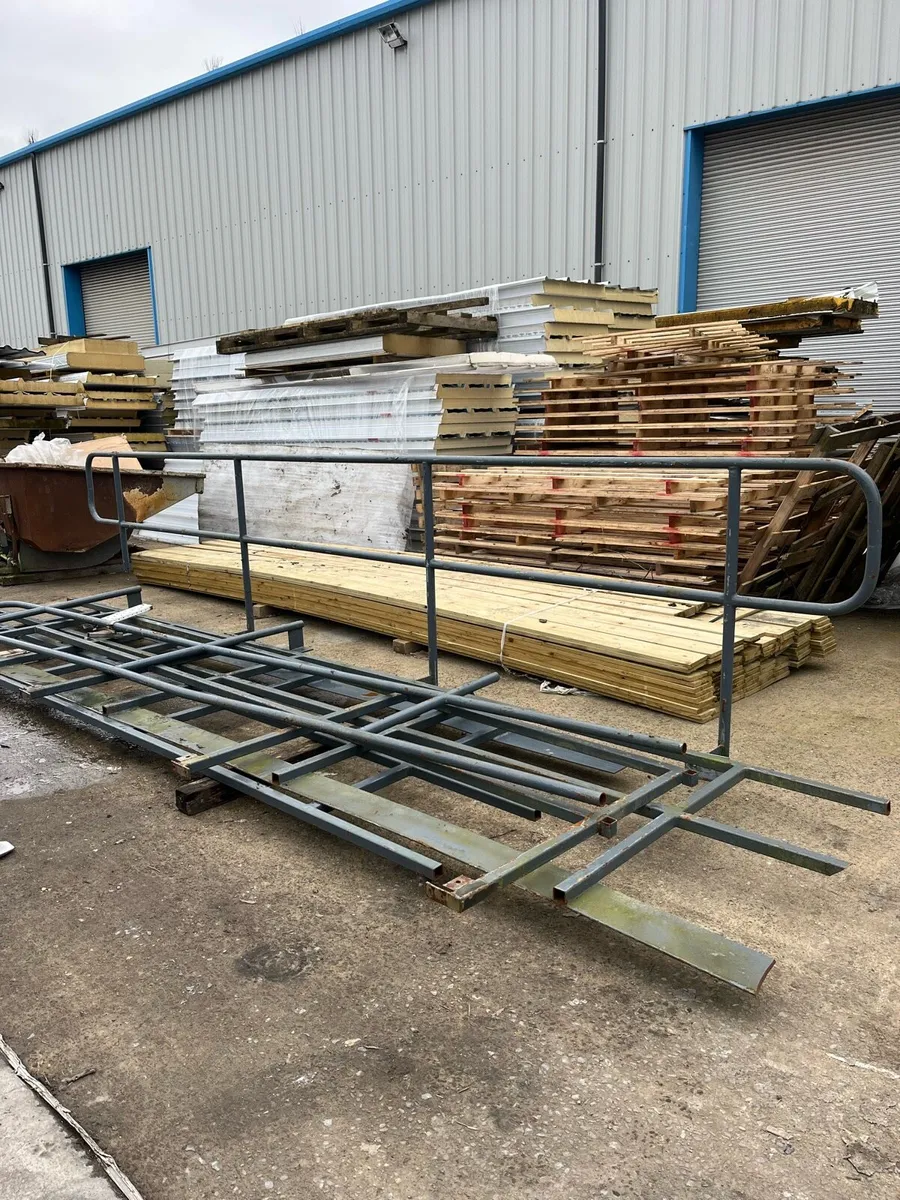 Steel hand railing - Image 1