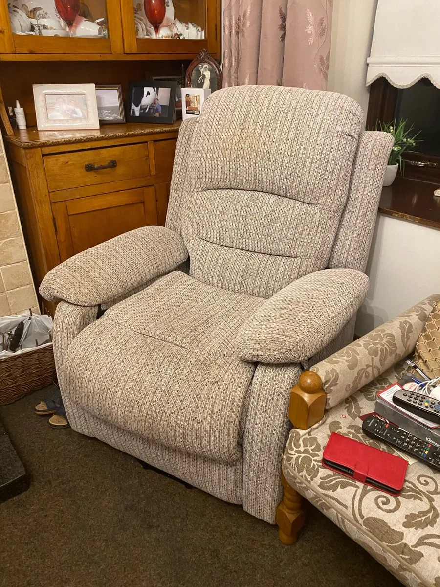 Electric riser recliner - Image 1