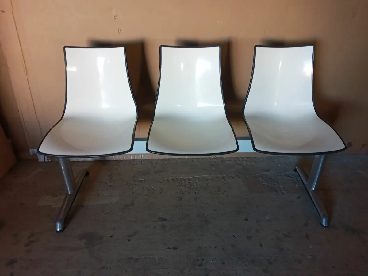 Joblot - 28 x Chairs Clubhouse / Waiting Room - Image 4