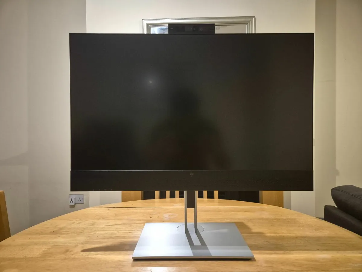 HP conferencing monitor with webcam, mic, speakers - Image 2