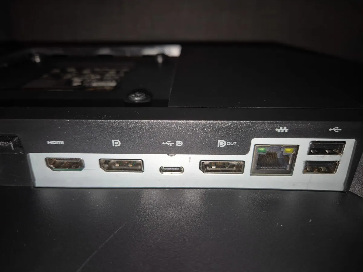 HP conferencing monitor with webcam, mic, speakers - Image 4