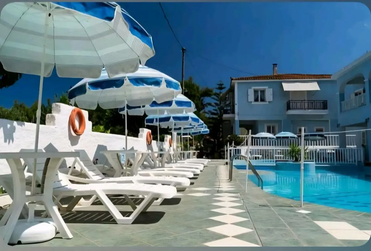 Flights and accomodation for 2 Greece - Image 1