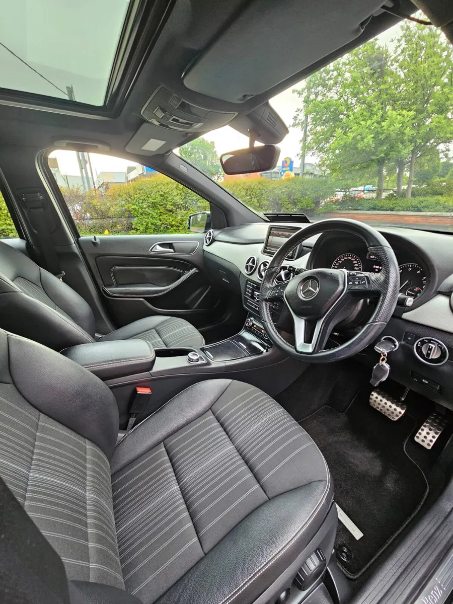 Mercedes- Benz  B- Class 2013  Automatic - Image 3
