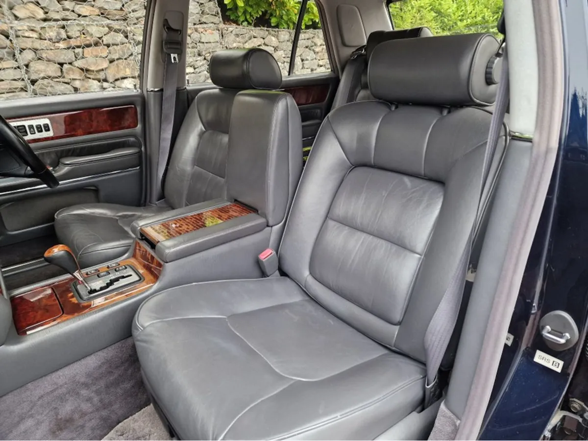 Toyota Century Century 5.0 V12 Blue MET Every Ext - Image 4