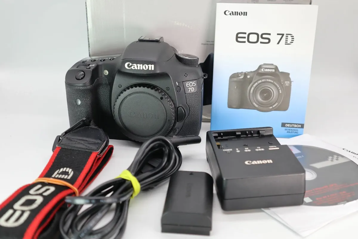 CANON EOS 7D DSLR CAMERA #0049 - Image 1