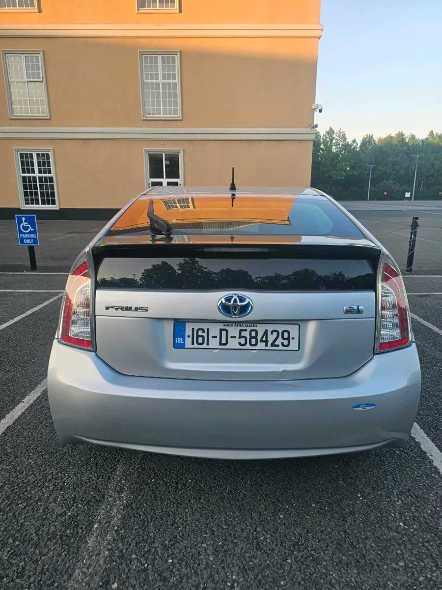 Prius 2016 - Image 2