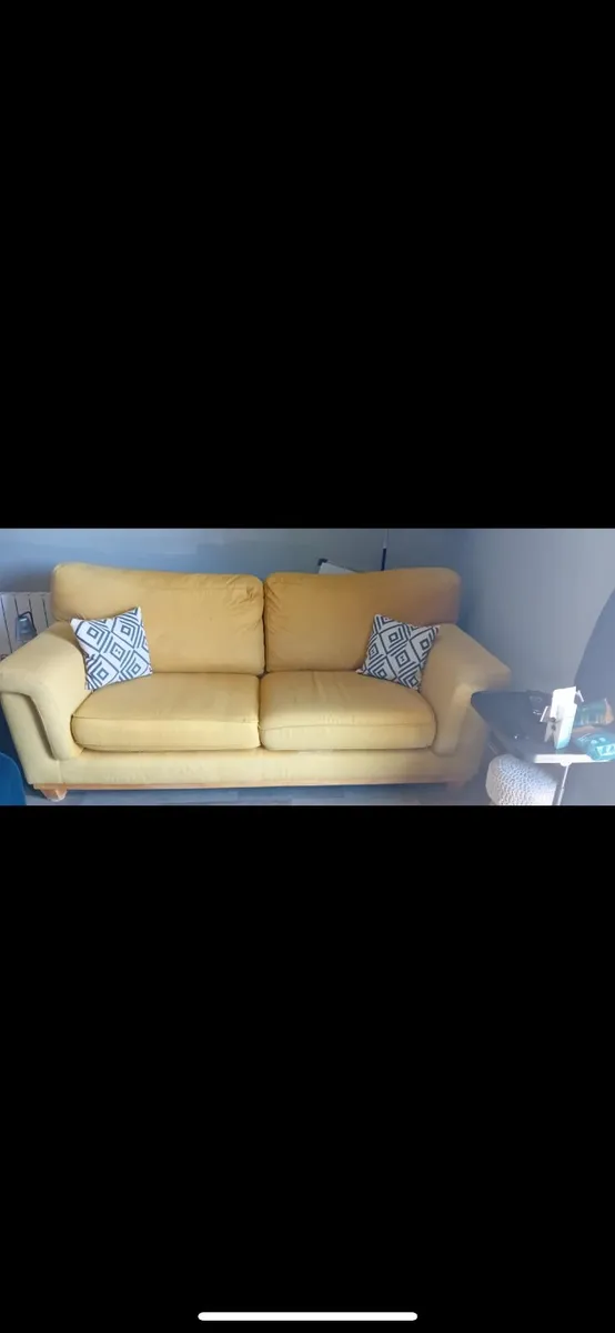 3 seater couch - Image 1