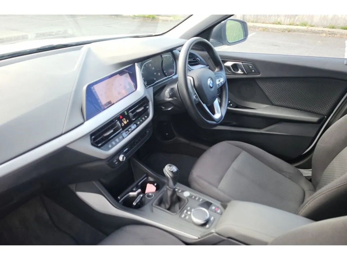 BMW 1 Series SE Upgraded 19 Inch Alloys / Sat Nav - Image 3