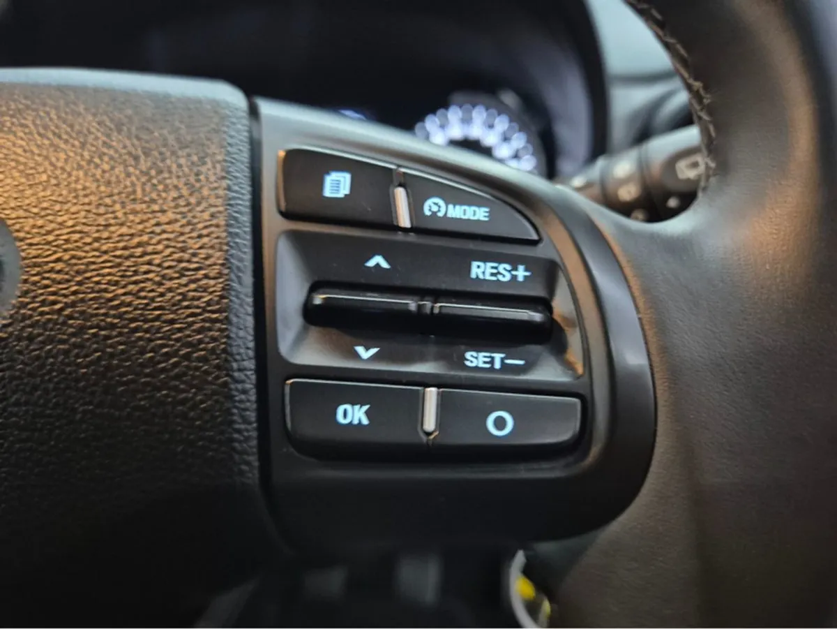 Hyundai i10 Deluxe 5DR - Image 3