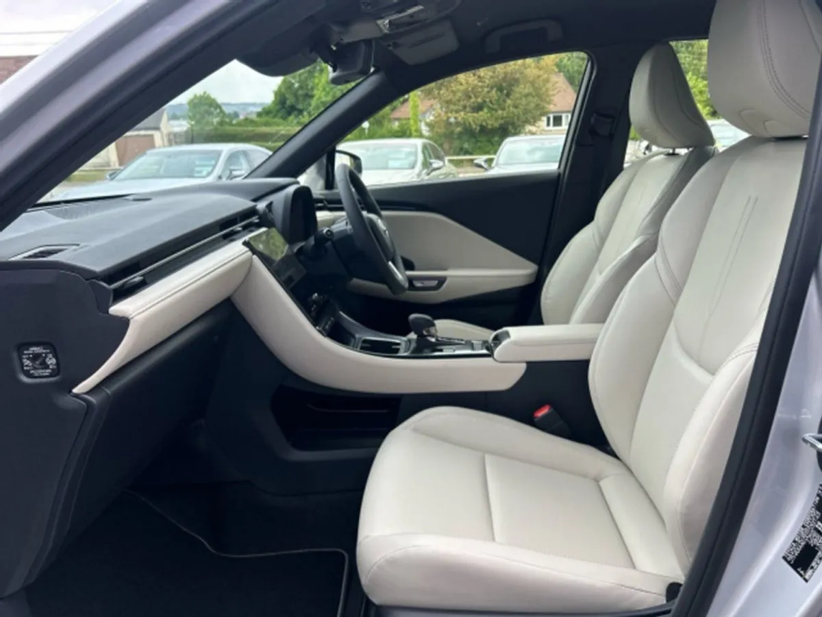 Lexus LBX Elegant - Image 2