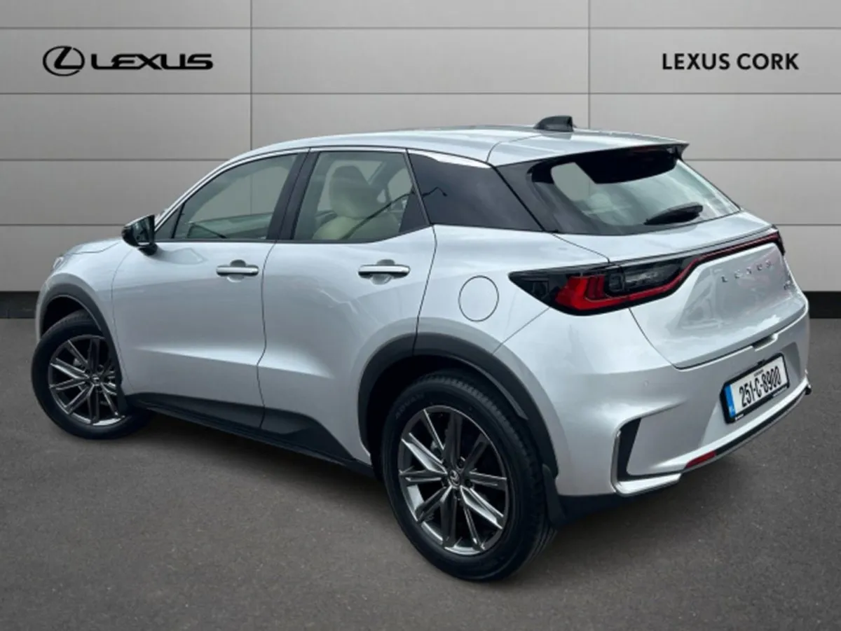 Lexus LBX Elegant - Image 3