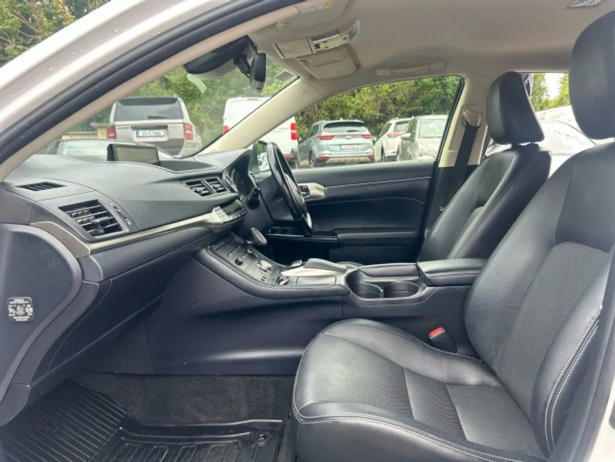 Lexus CT200H CT 200H 1.8 Luxury CVT 5DR Auto - Image 2